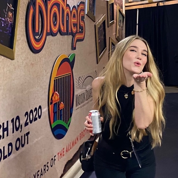 Meet your Posher, Shannon - Picture 5 of 5